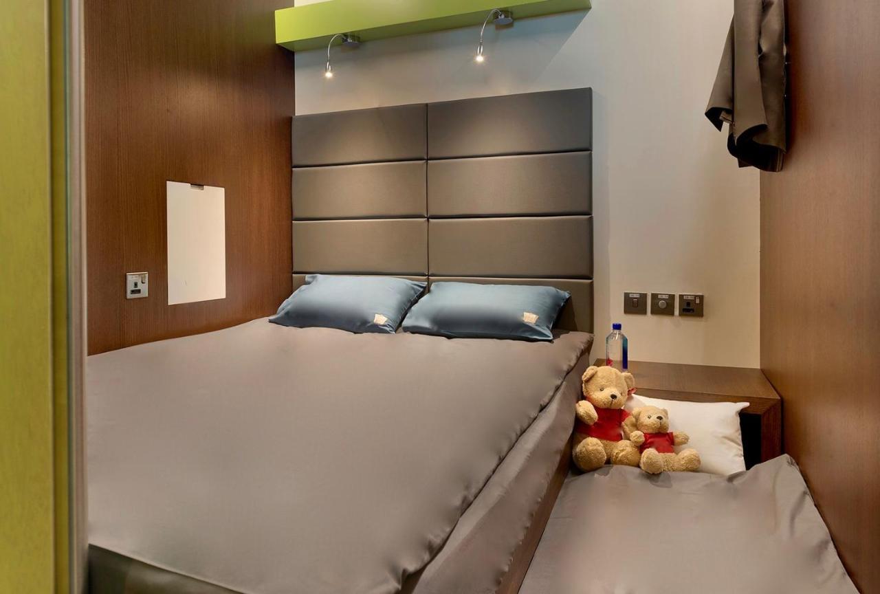 Sleep 'n Fly Sleep Lounge, A-gates Terminal 3 - Transit Only Capsulehotel