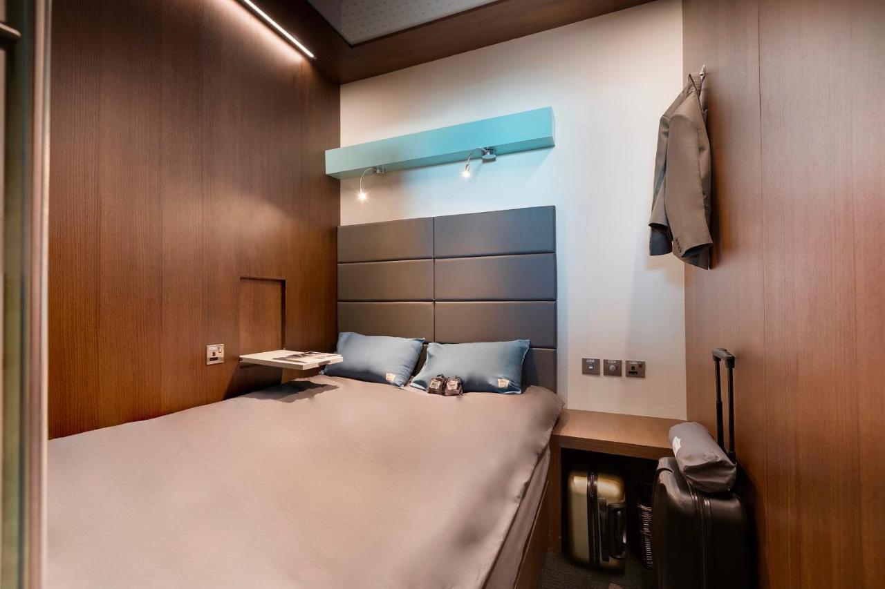 Sleep 'n Fly Sleep Lounge, A-gates Terminal 3 - Transit Only Kapselhotel *